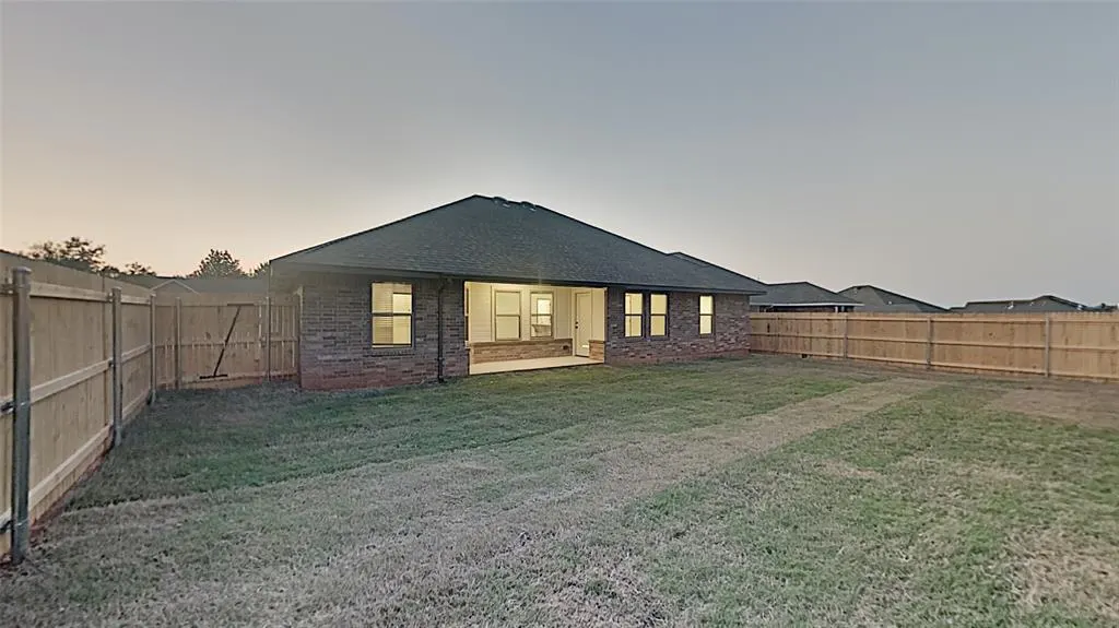 Photo 18 — 7046 Richardson Court, Warr Acres, OK 73132