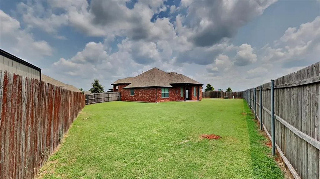 Photo 21 — 701 Abilene Way, Yukon, OK 73099