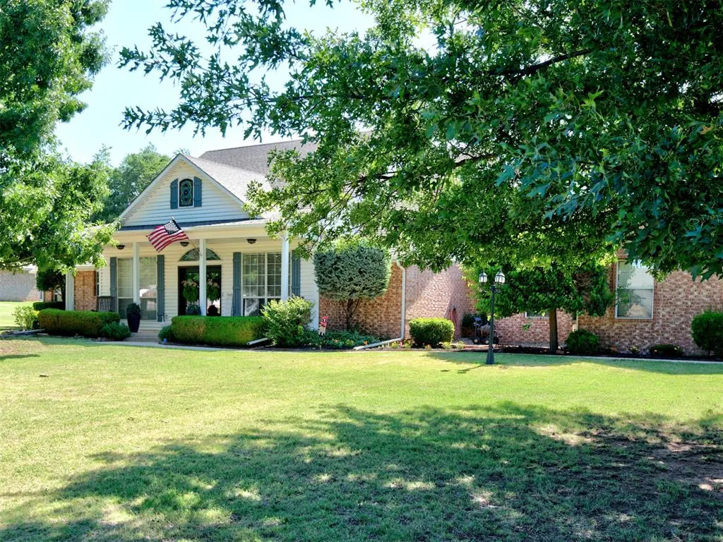 Front exterior — 610 W Ridge Drive, Tuttle, OK 73089