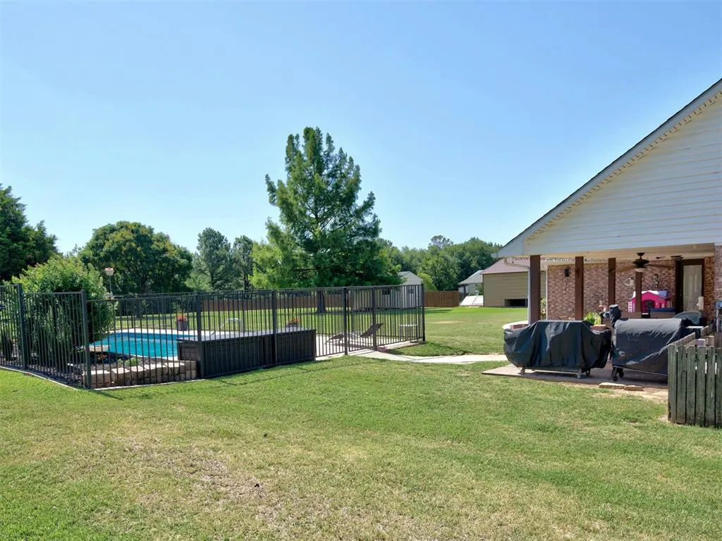 Photo 12 — 610 W Ridge Drive, Tuttle, OK 73089