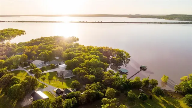 Photo 3 — 15 Falcon Nest Road, Eufaula, OK 74432