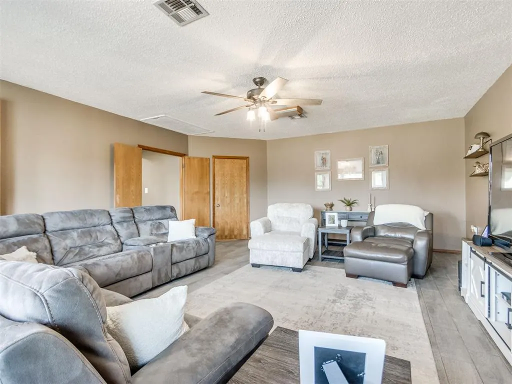 Photo 6 — 212 Gath Drive, Tuttle, OK 73089
