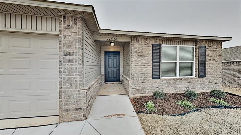Photo 2 — 11648 NW 97th Street, Yukon, OK 73099