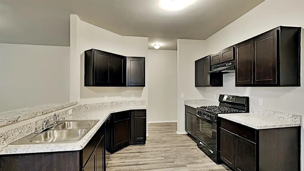 Photo 5 — 11648 NW 97th Street, Yukon, OK 73099