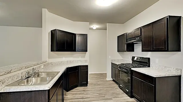 Photo 5 — 11648 NW 97th Street, Yukon, OK 73099