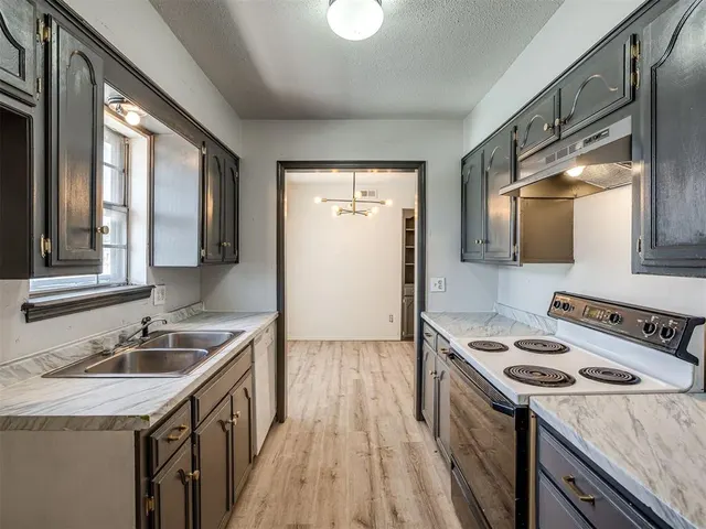 Photo 8 — 11301 N May Avenue C, Oklahoma City, OK 73120