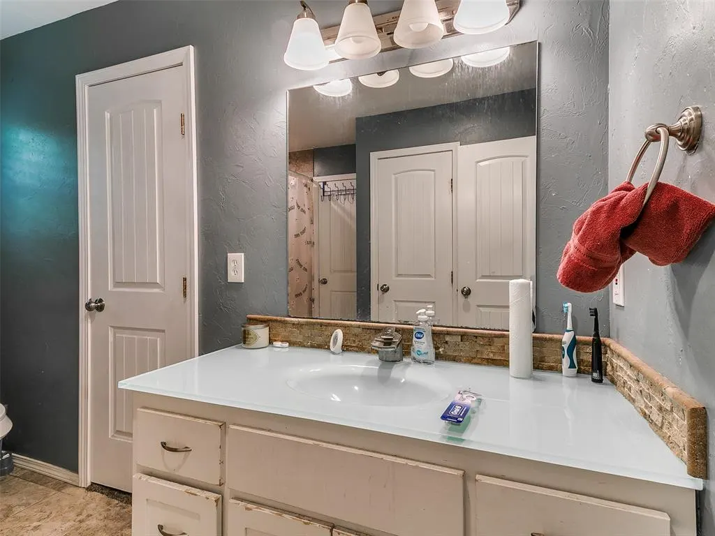 Photo 17 — 6605 Stonycreek Drive, Oklahoma City, OK 73132