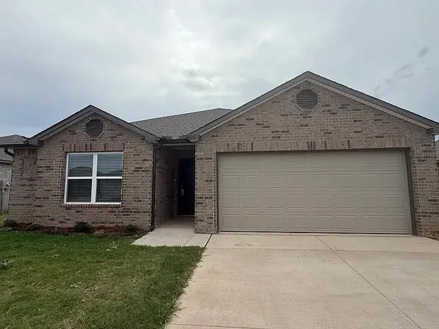 Photo 2 — 4005 Dutch Lane, Mustang, OK 73064