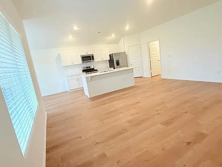 Photo 3 — 4005 Dutch Lane, Mustang, OK 73064