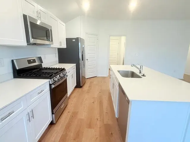 Photo 6 — 4005 Dutch Lane, Mustang, OK 73064