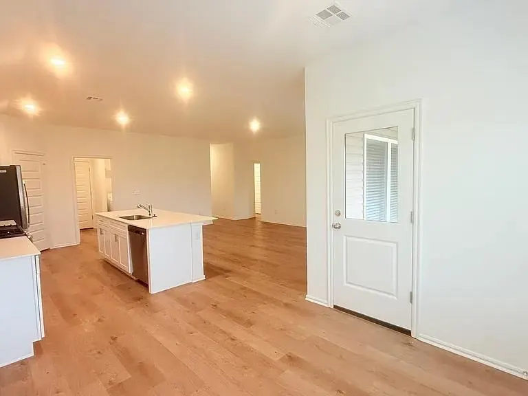 Photo 11 — 4005 Dutch Lane, Mustang, OK 73064