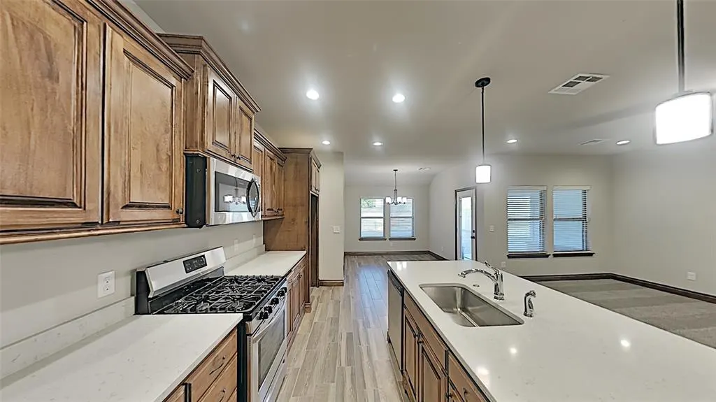 Photo 8 — 7050 Richardson Court, Warr Acres, OK 73132