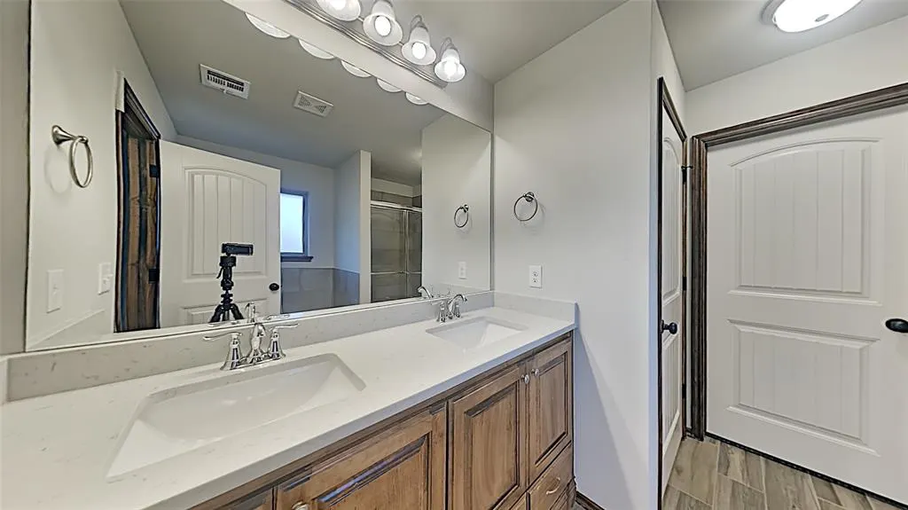 Photo 11 — 7050 Richardson Court, Warr Acres, OK 73132