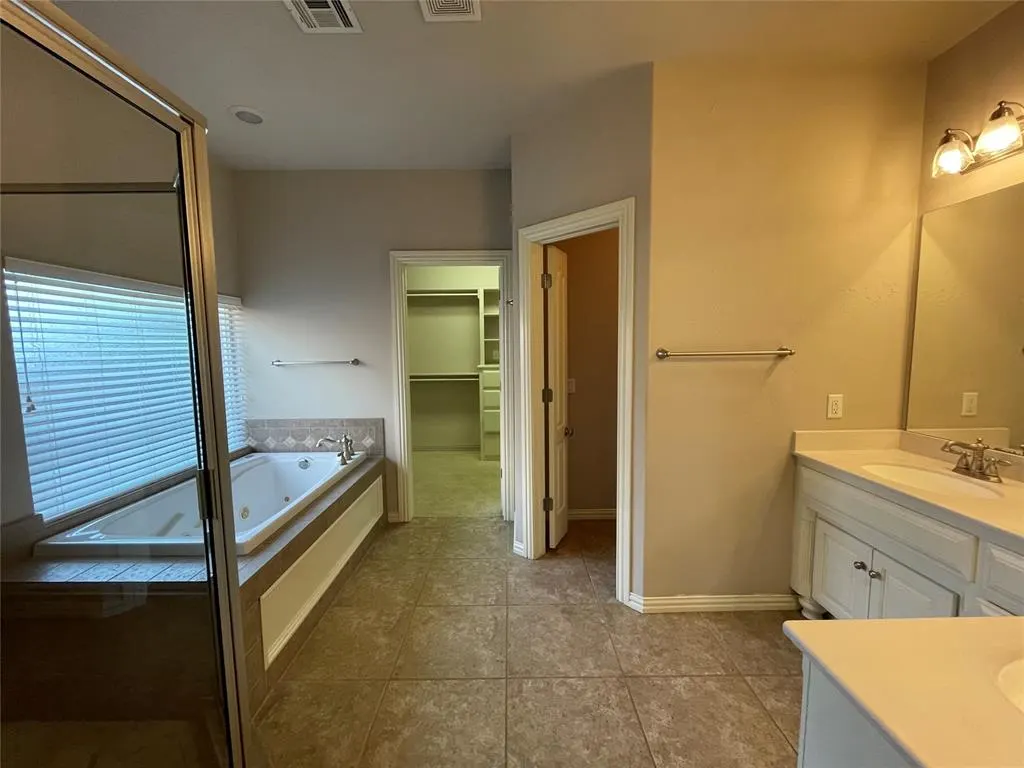 Photo 8 — Address unavailable, Edmond, OK 73003