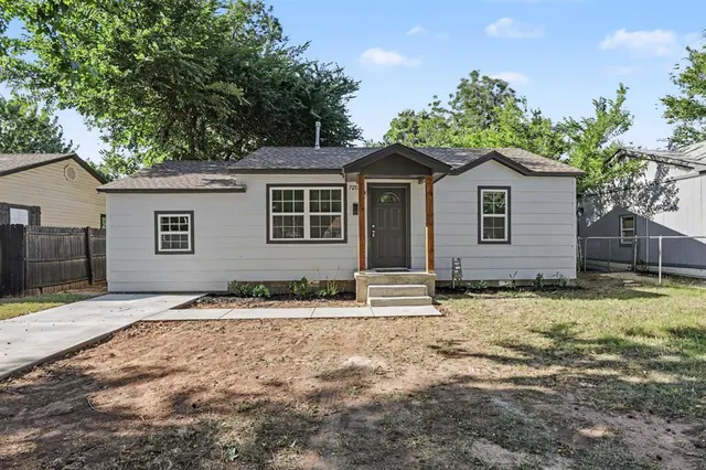 Front exterior — 7215 NW 43rd Street, Bethany, OK 73008