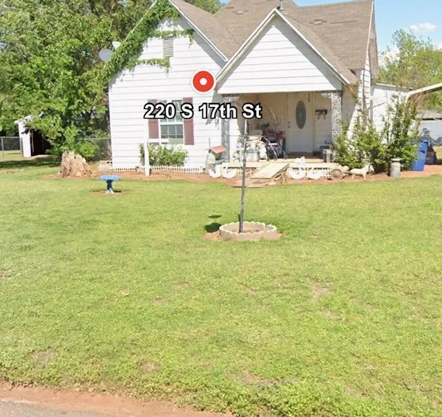 Front exterior — 220 S 17th Street, Guthrie, OK 73044