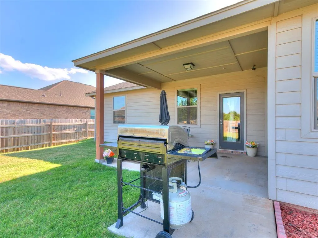 Photo 33 — 3208 Brookstone Lakes Drive, Yukon, OK 73099