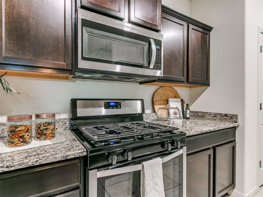 Photo 7 — 3208 Brookstone Lakes Drive, Yukon, OK 73099