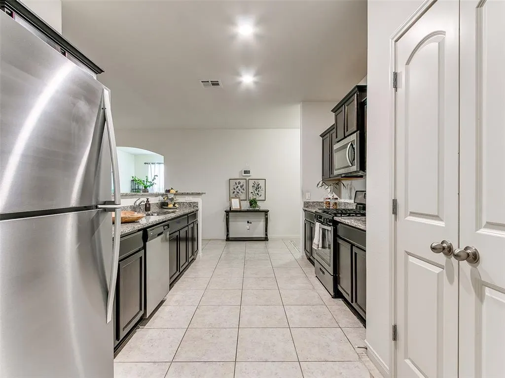 Photo 8 — 3208 Brookstone Lakes Drive, Yukon, OK 73099