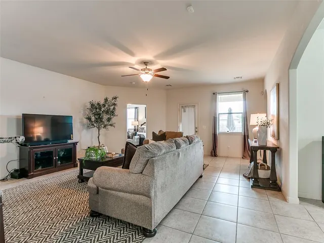 Photo 5 — 3208 Brookstone Lakes Drive, Yukon, OK 73099