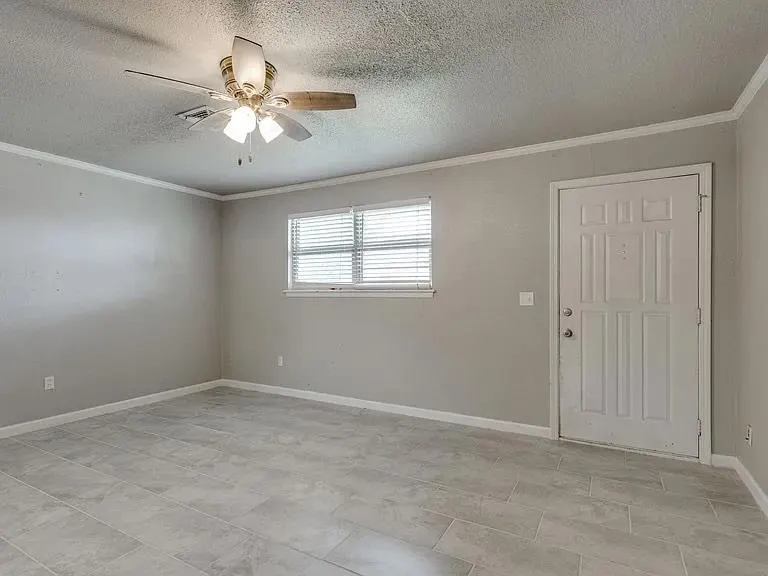 Photo 4 — 641 SW 15th Street, Moore, OK 73160