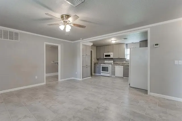 Photo 8 — 641 SW 15th Street, Moore, OK 73160