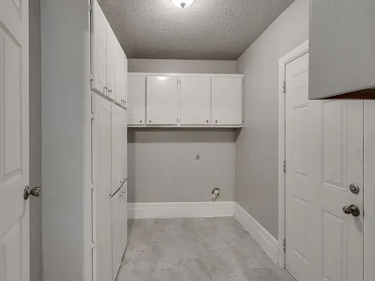 Photo 19 — 641 SW 15th Street, Moore, OK 73160