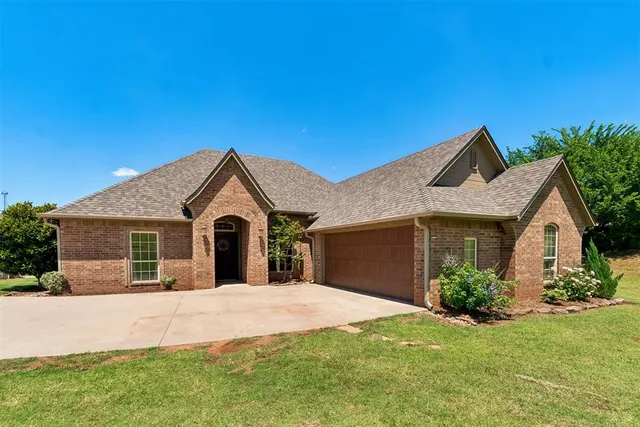 Front exterior — 1609 Willow Road, Blanchard, OK 73010