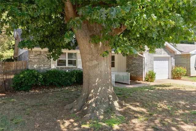 Photo 5 — 505 Meadow Lake Drive, Edmond, OK 73003