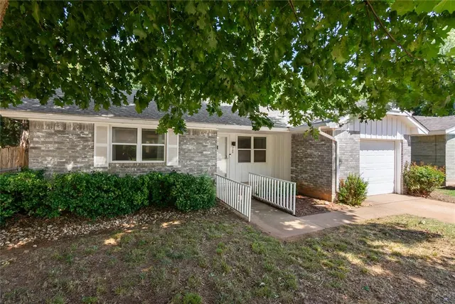 Photo 6 — 505 Meadow Lake Drive, Edmond, OK 73003
