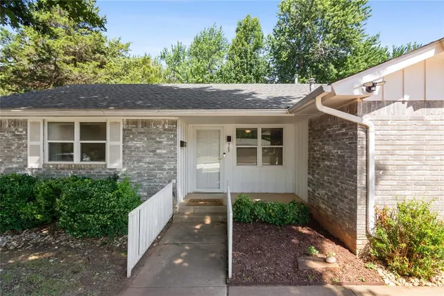 Photo 7 — 505 Meadow Lake Drive, Edmond, OK 73003