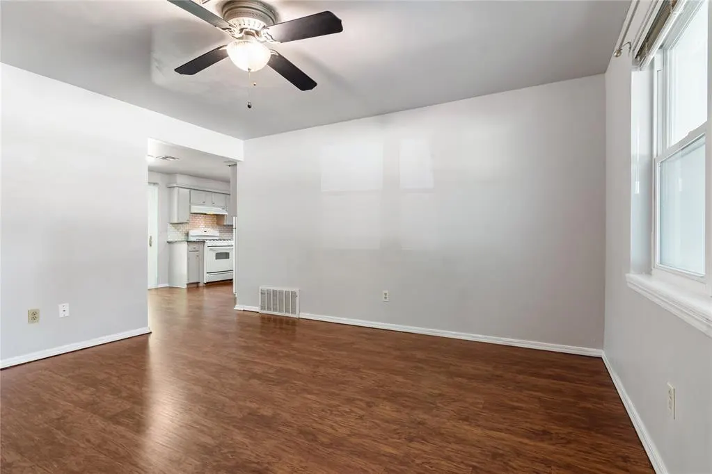 Photo 2 — 505 Meadow Lake Drive, Edmond, OK 73003
