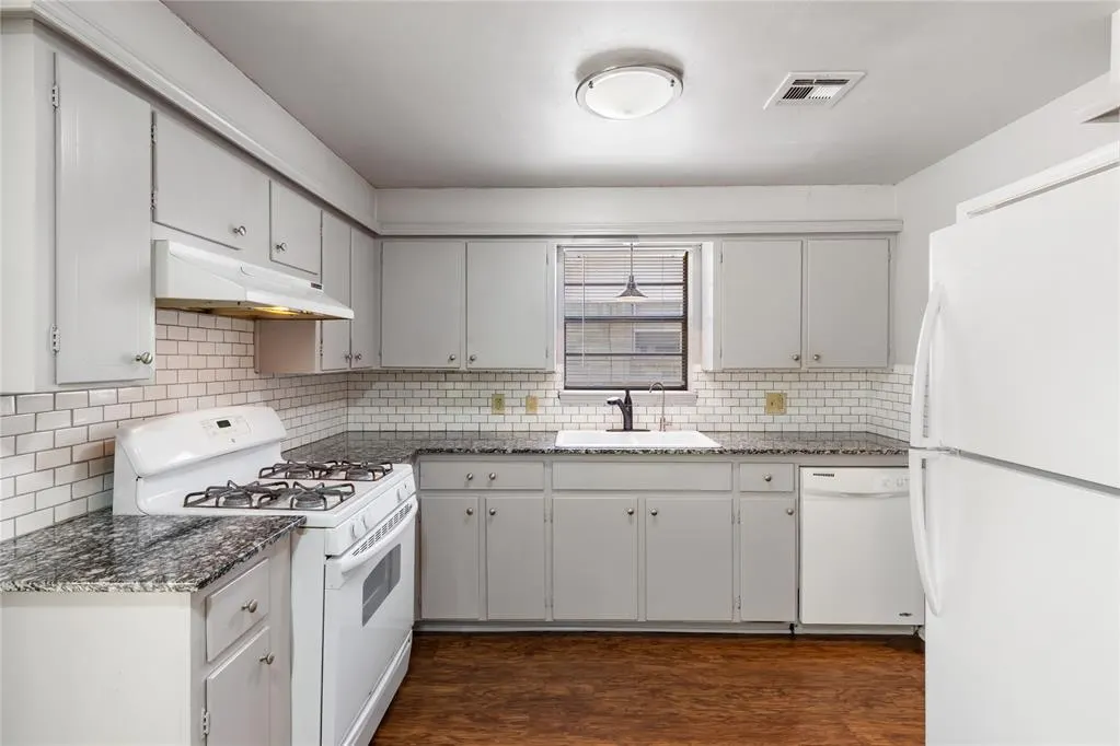 Photo 13 — 505 Meadow Lake Drive, Edmond, OK 73003