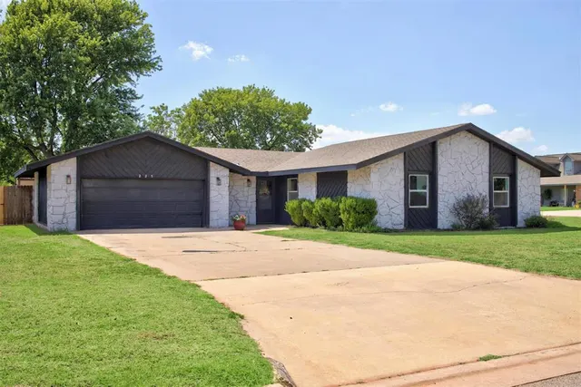 Front exterior — 225 Cypress Avenue, Elk City, OK 73644