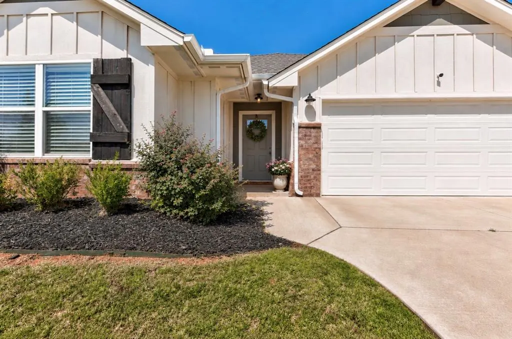 Front exterior — 9113 Anaum Lane, Yukon, OK 73099