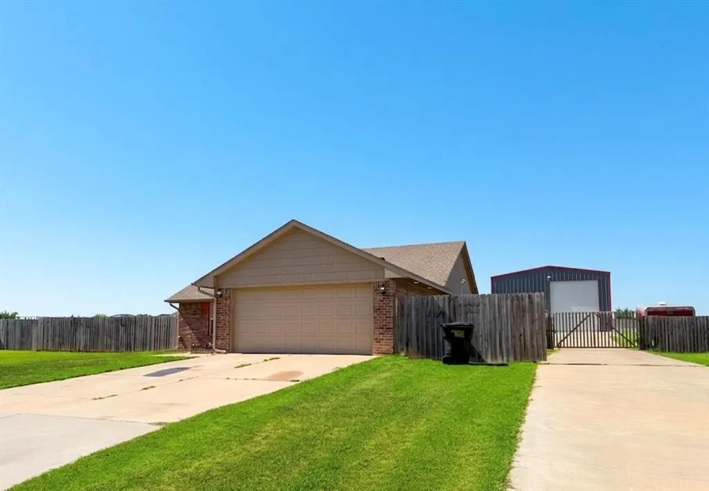 Front exterior — 2086 County Road 1239, Tuttle, OK 73089