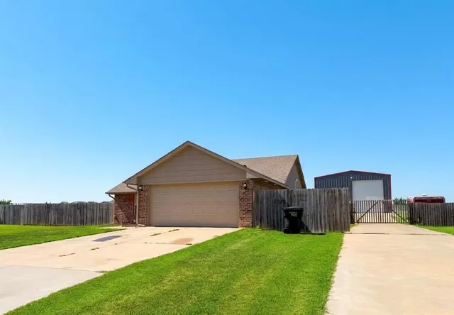 Front exterior — 2086 County Road 1239, Tuttle, OK 73089