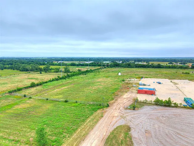 Photo 2 — 41500 Wolverine Road Block C, Shawnee, OK 74804