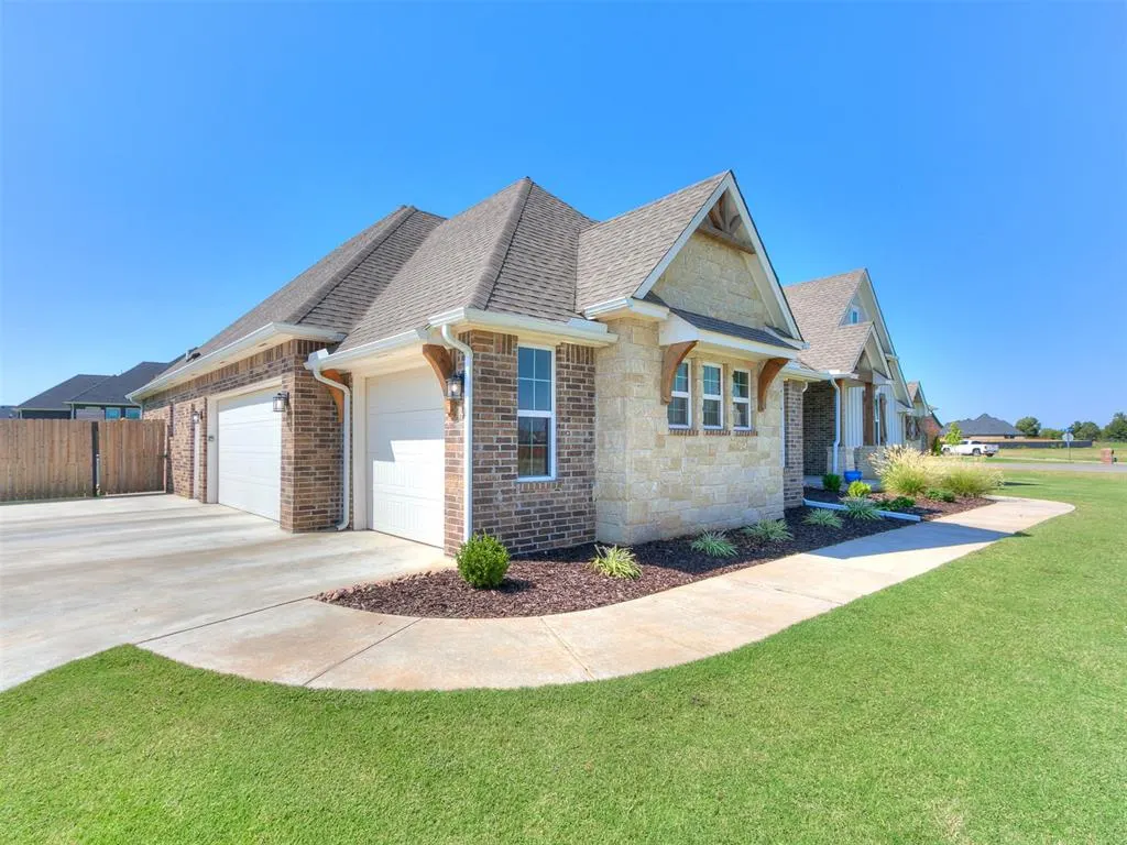 Photo 4 — 1017 Dorsi Way, Newcastle, OK 73065