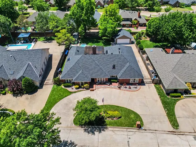 Photo 2 — 808 Glenridge Drive, Edmond, OK 73013