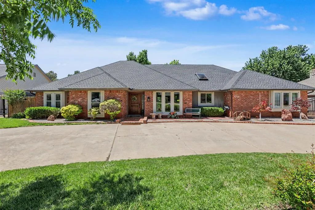 Photo 4 — 808 Glenridge Drive, Edmond, OK 73013