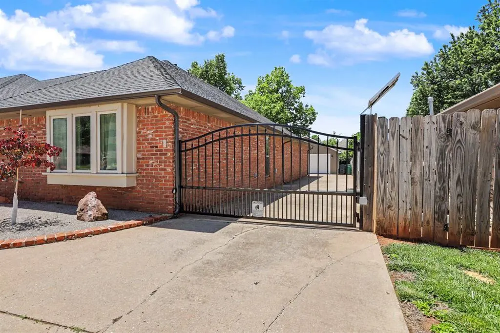 Photo 3 — 808 Glenridge Drive, Edmond, OK 73013