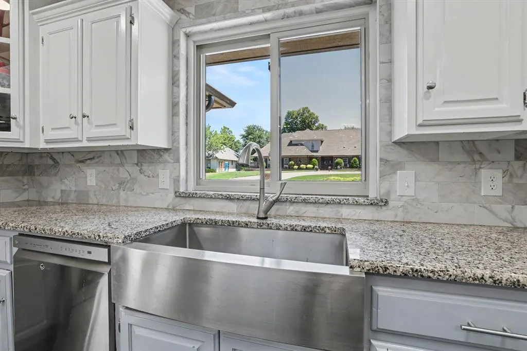 Photo 9 — 808 Glenridge Drive, Edmond, OK 73013