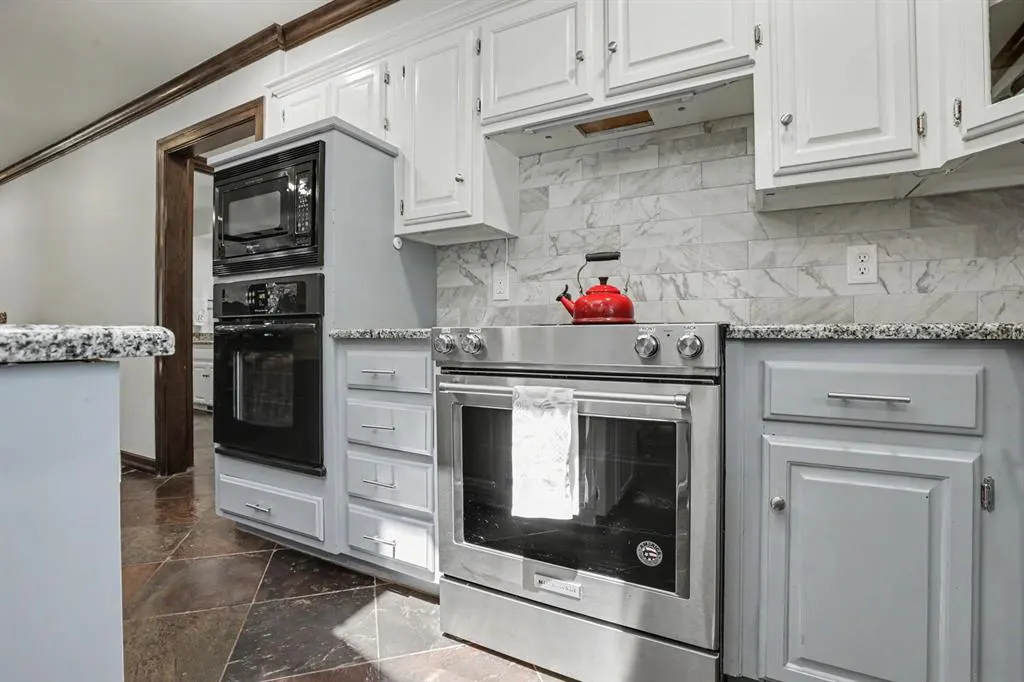 Photo 10 — 808 Glenridge Drive, Edmond, OK 73013