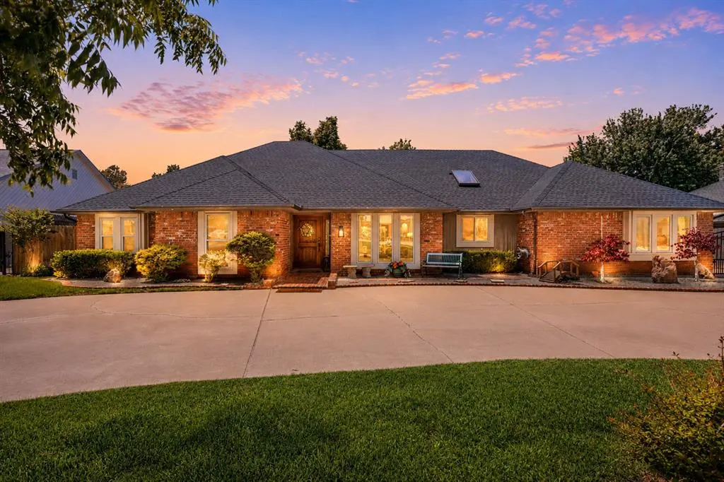 Photo 2 — 808 Glenridge Drive, Edmond, OK 73013
