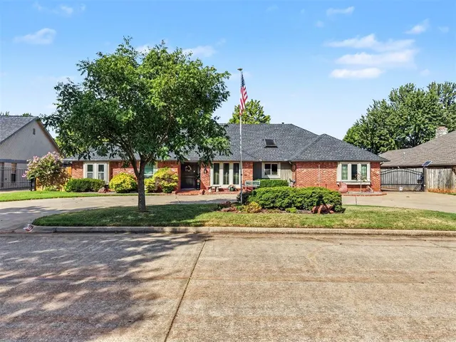 Photo 3 — 808 Glenridge Drive, Edmond, OK 73013