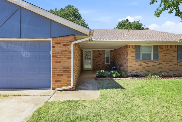 Photo 2 — 913 W Churchill Way, Mustang, OK 73064