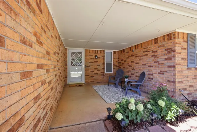 Photo 3 — 913 W Churchill Way, Mustang, OK 73064