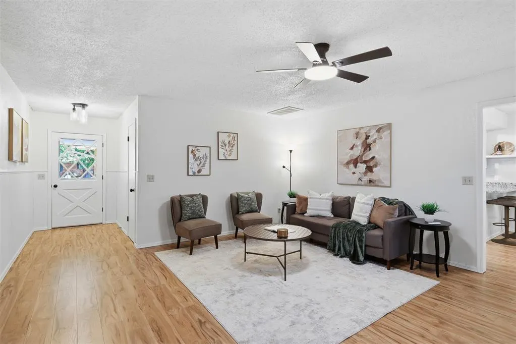 Photo 6 — 913 W Churchill Way, Mustang, OK 73064