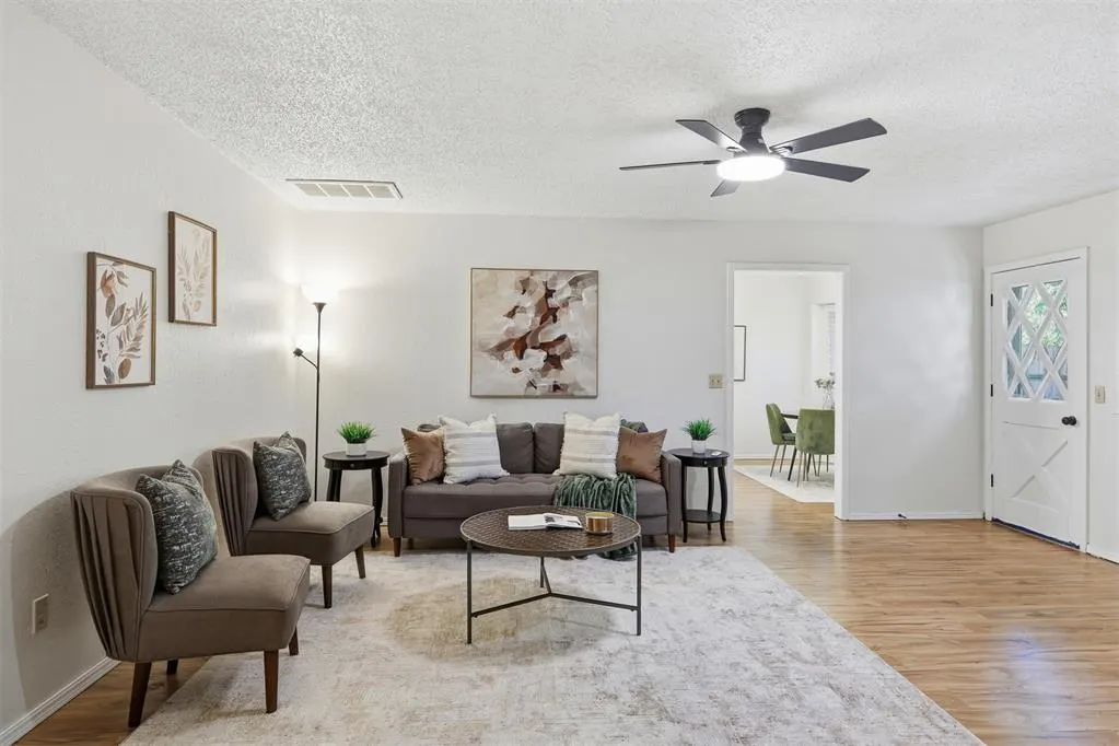 Photo 8 — 913 W Churchill Way, Mustang, OK 73064